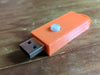 signet-orange-a-screwless-USB-side