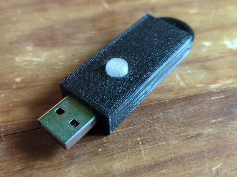 signet-black-a-screwless-USB-side