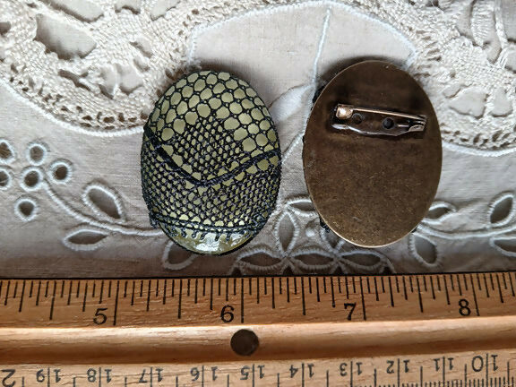 Ipswich lace #2 brooch pin (oval, larger)