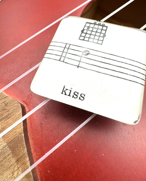 Music magnet • “kiss”