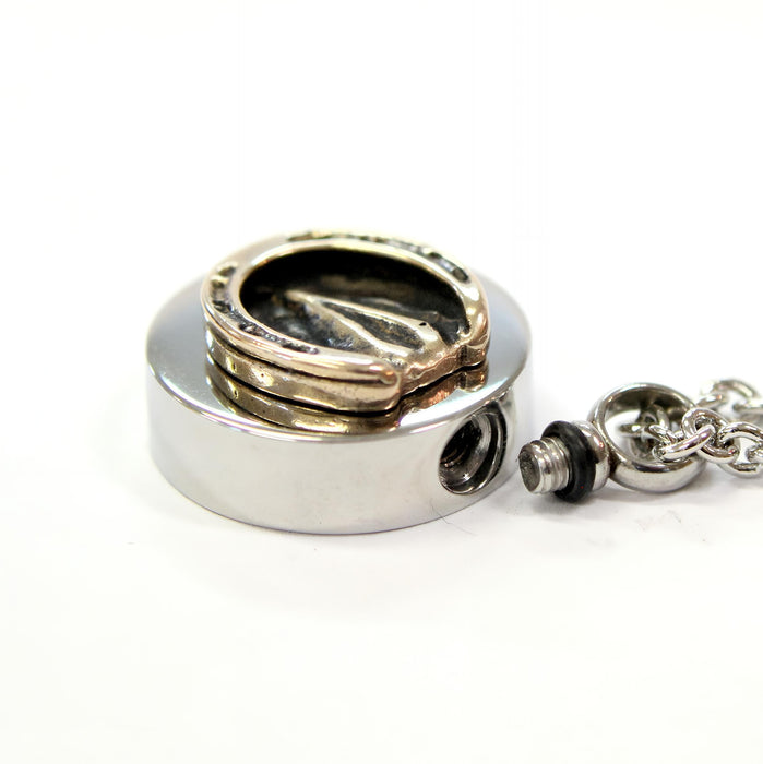 Horse Hoof Cremation Necklace – Pet Memorial Jewelry for Equestrians