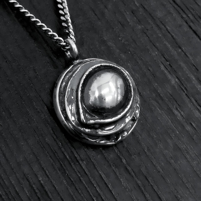 Raven Eye Amulet Protection Necklace – Bronze Talisman With Engraved Pendant