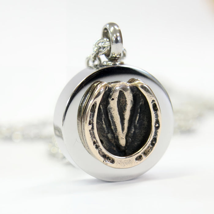 Horse Hoof Cremation Necklace – Pet Memorial Jewelry for Equestrians