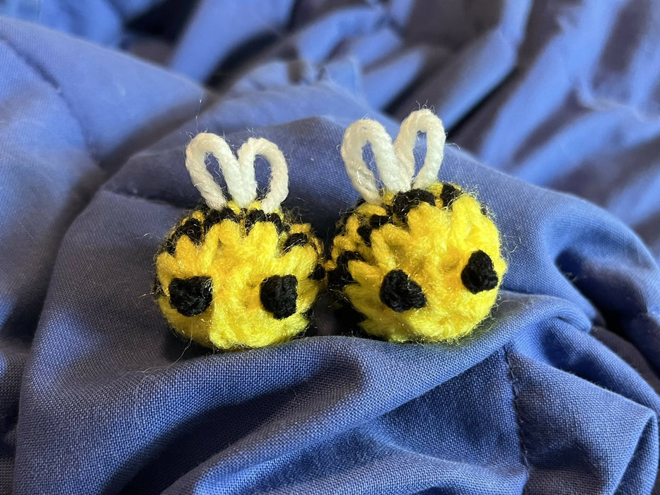 Very tiny knitted bee