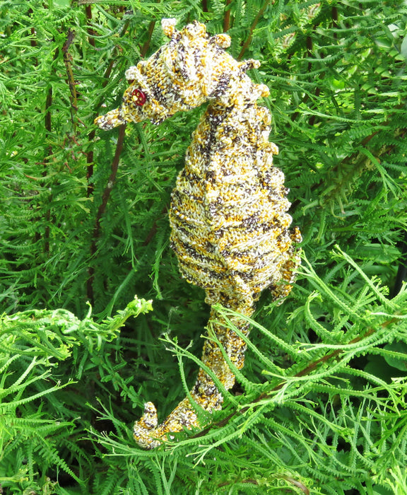 Knitting Pattern - Secretive Seahorse